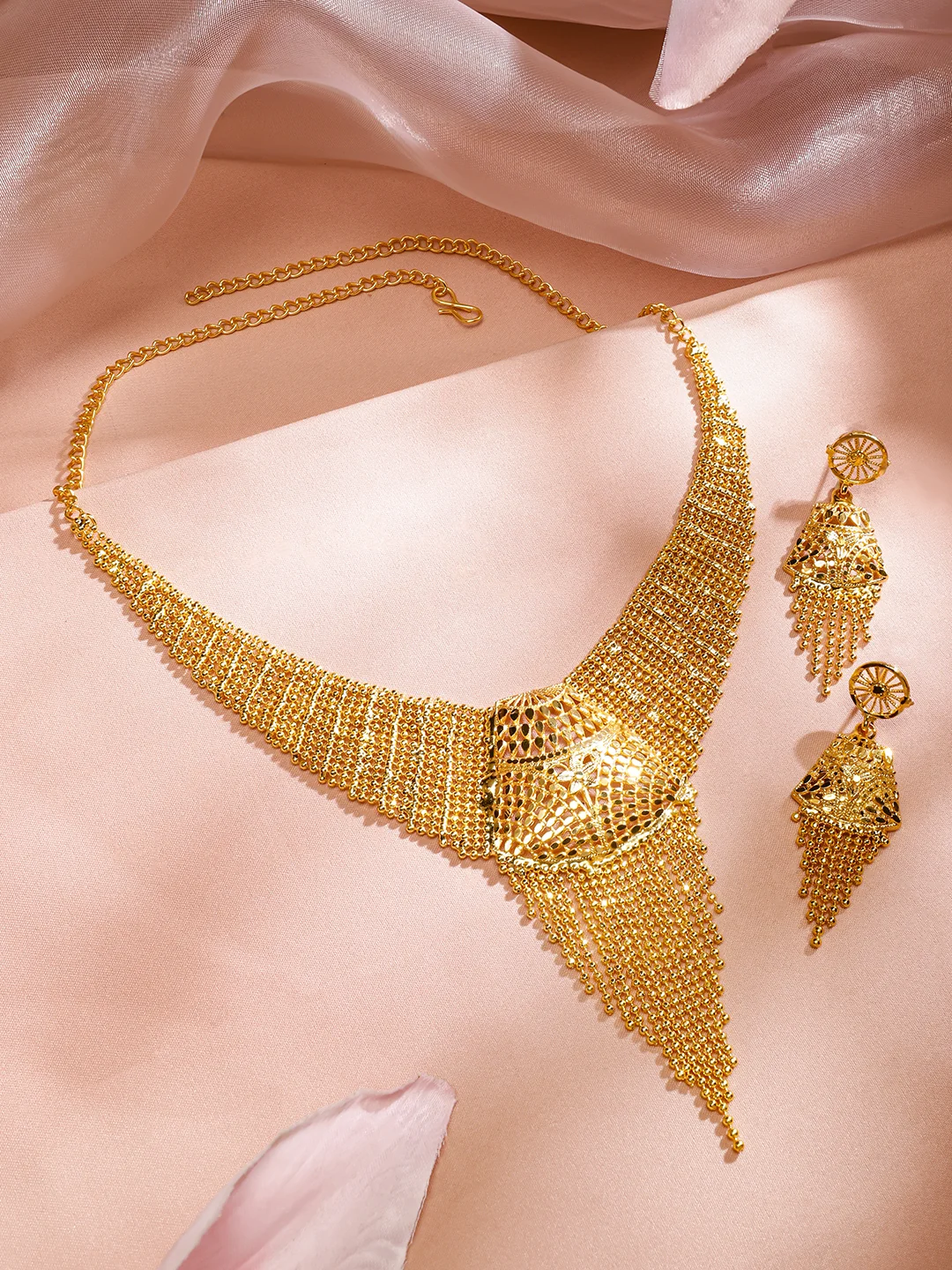 Regal Filigree Gold Collar