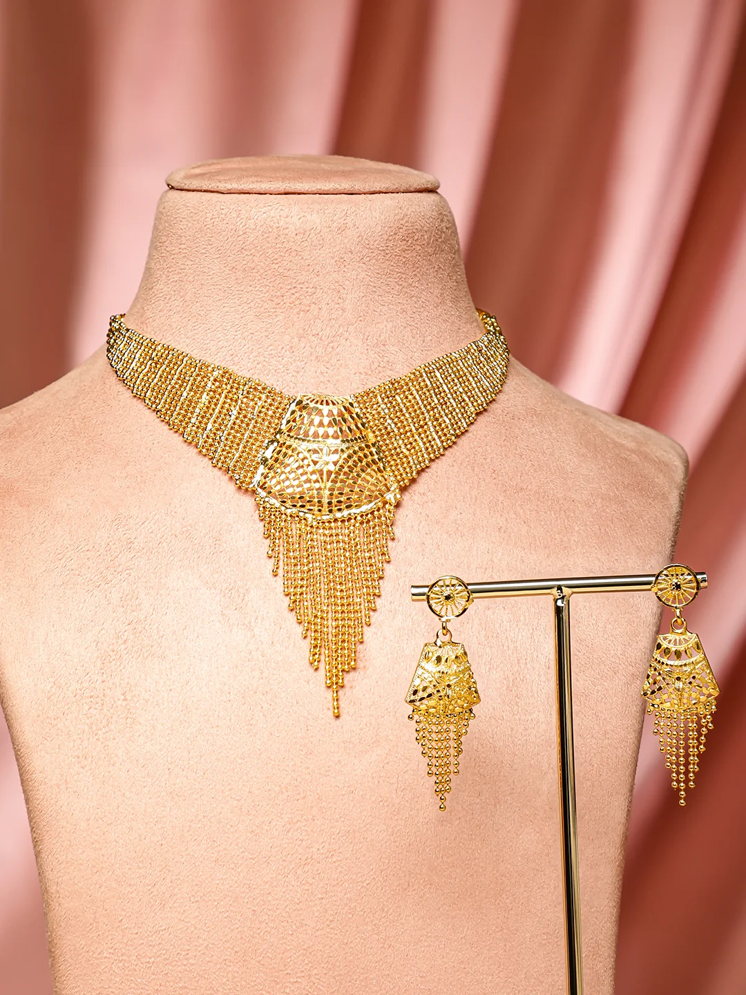 Regal Filigree Gold Collar — view 2