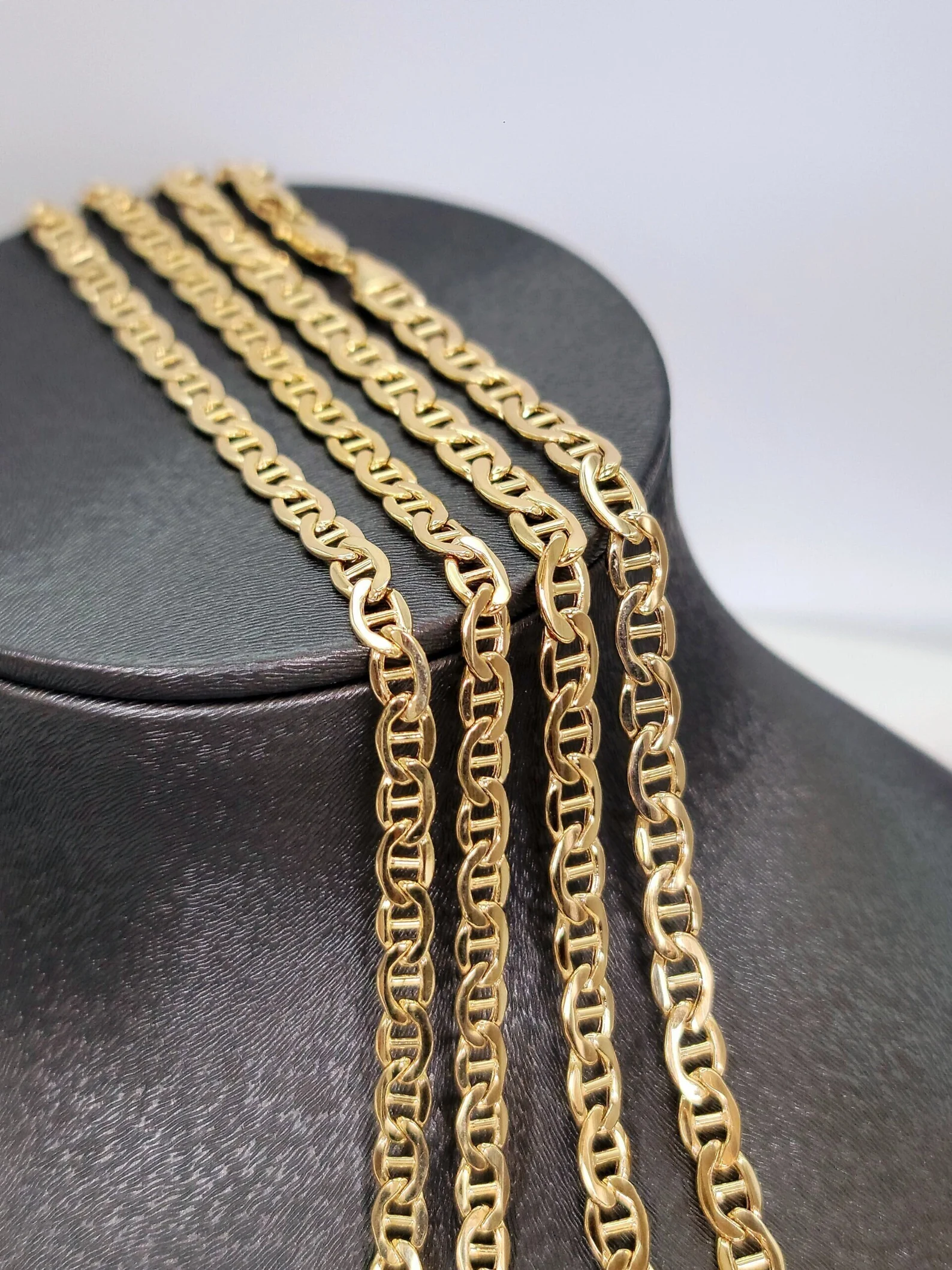 Heavy Figaro Chain — view 2