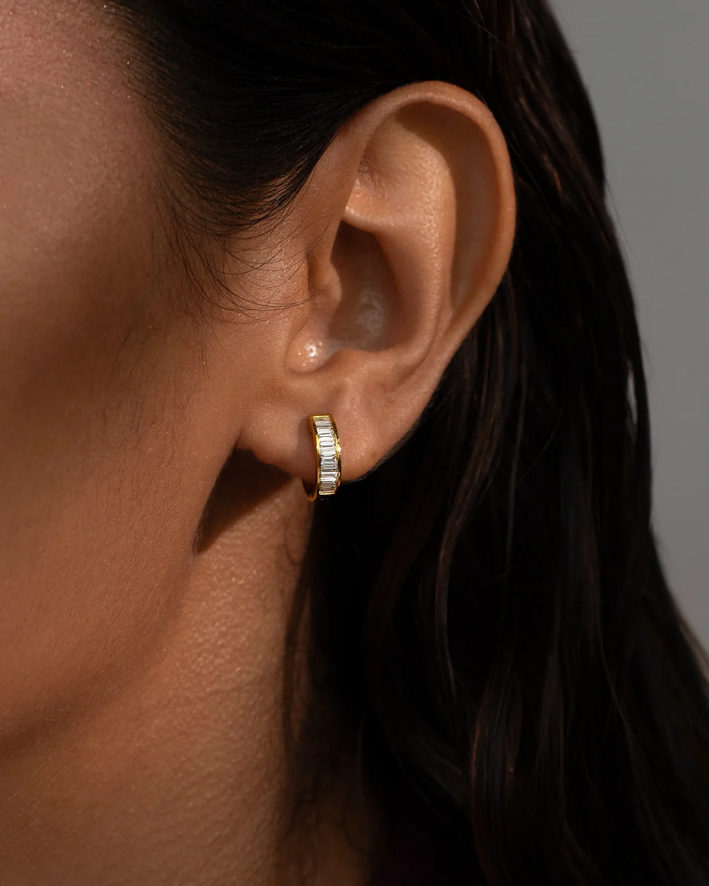 Minimal Gold Huggies — view 4