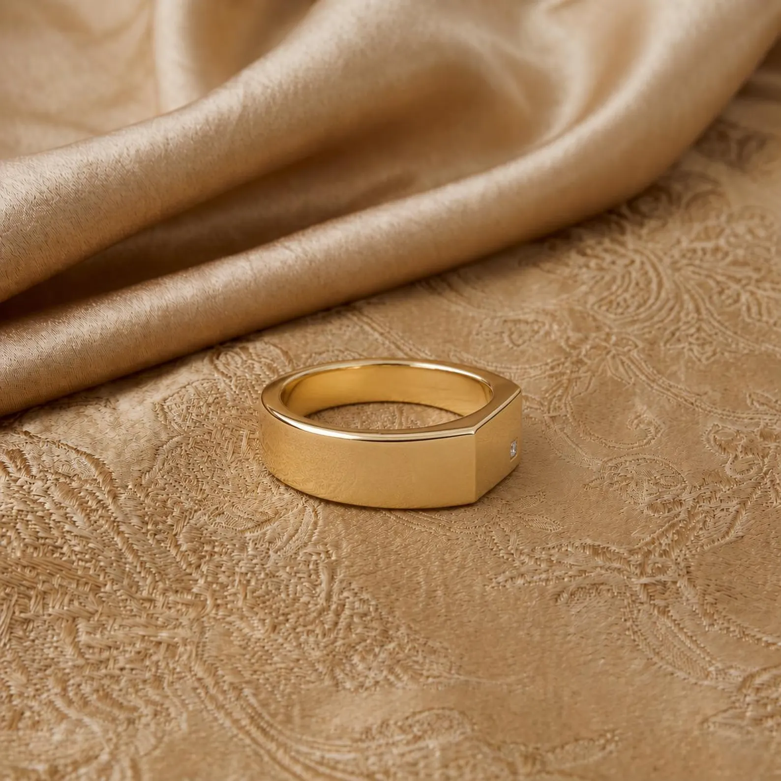 Modern Men's Signet Ring — view 3