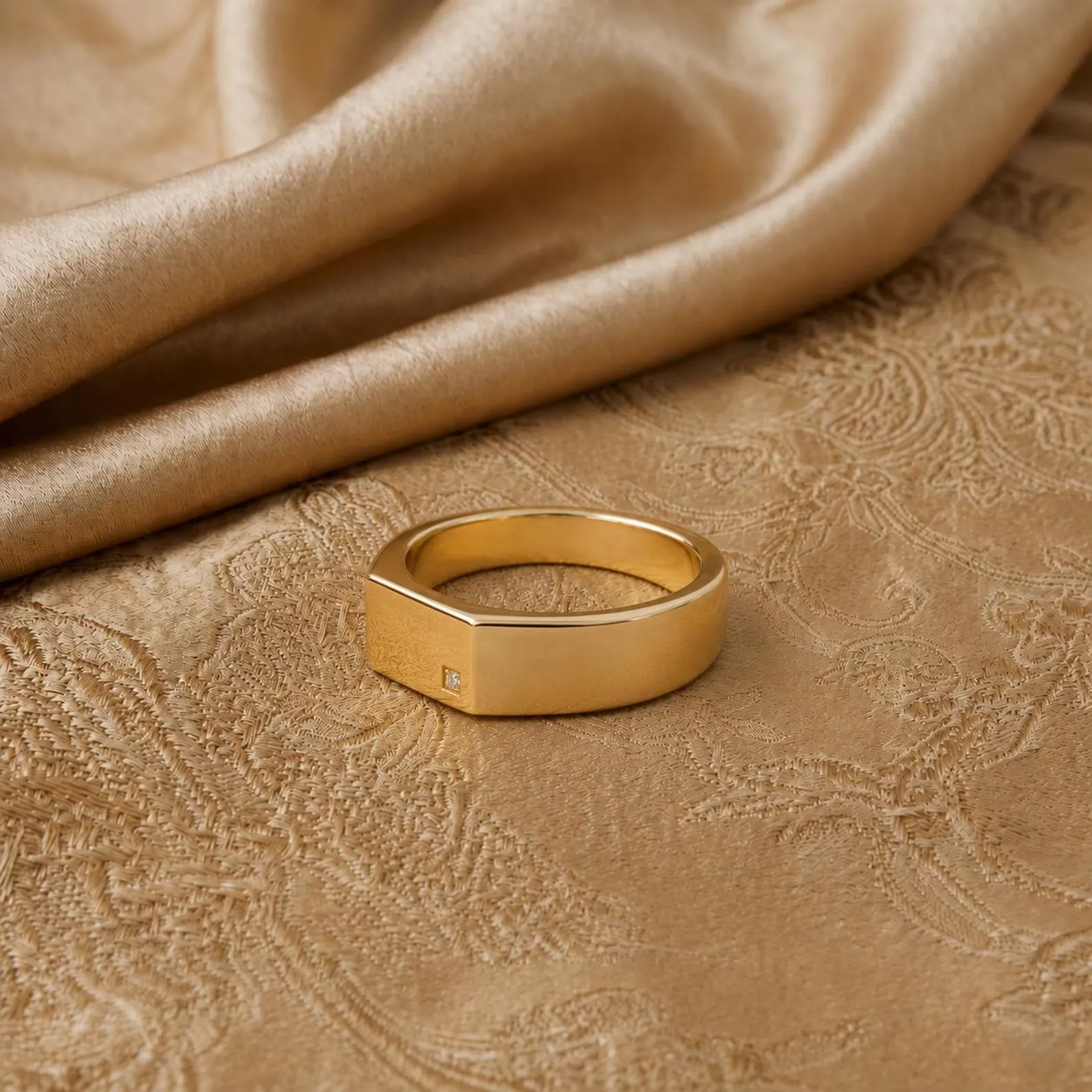 Modern Men's Signet Ring — view 2