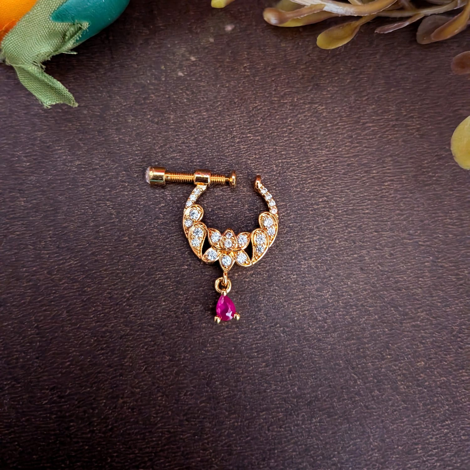 Floral Screw Nose Pin