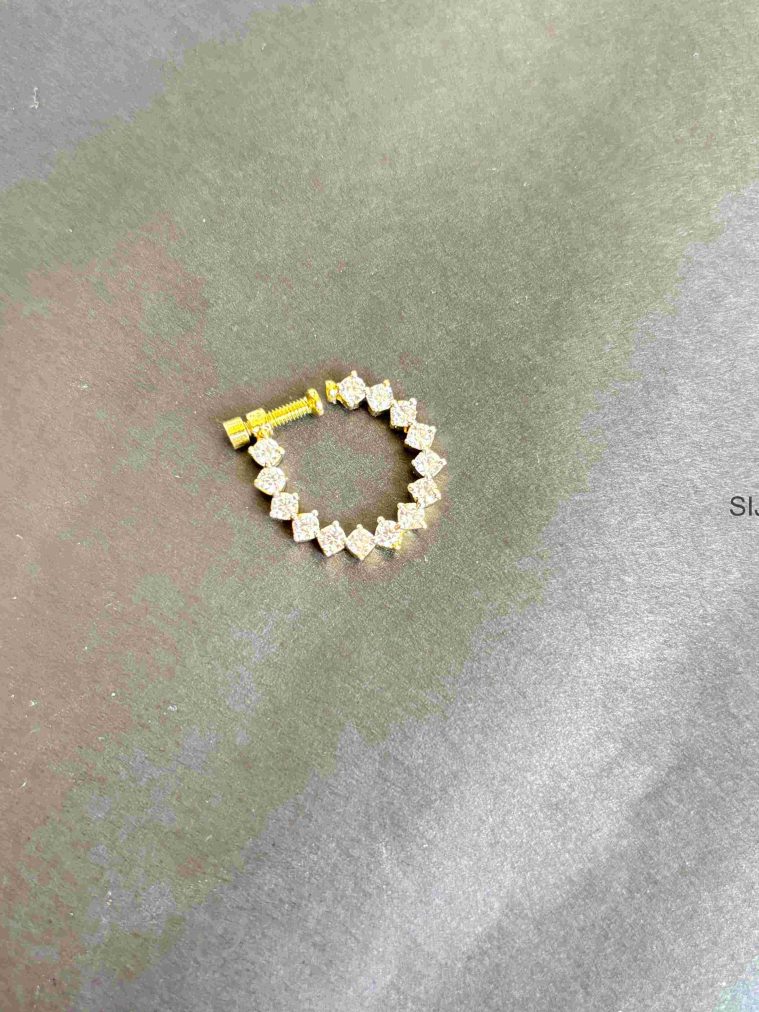 Simple Screw-Type Nose Pin — view 4