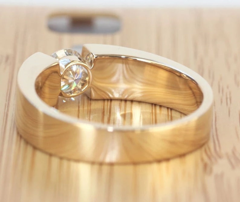 Vintage Solitaire Ring — view 2