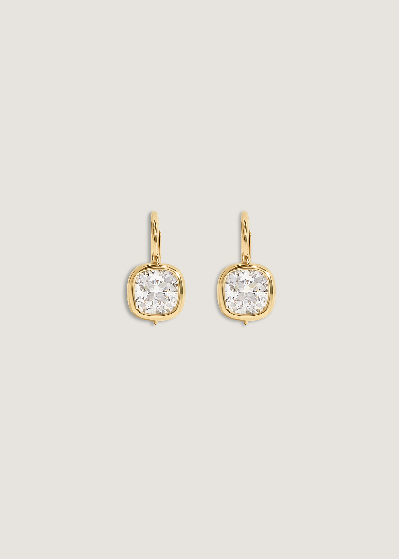 Elegant Diamond Drop