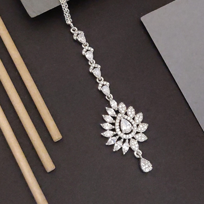 Ornate Maang Tikka