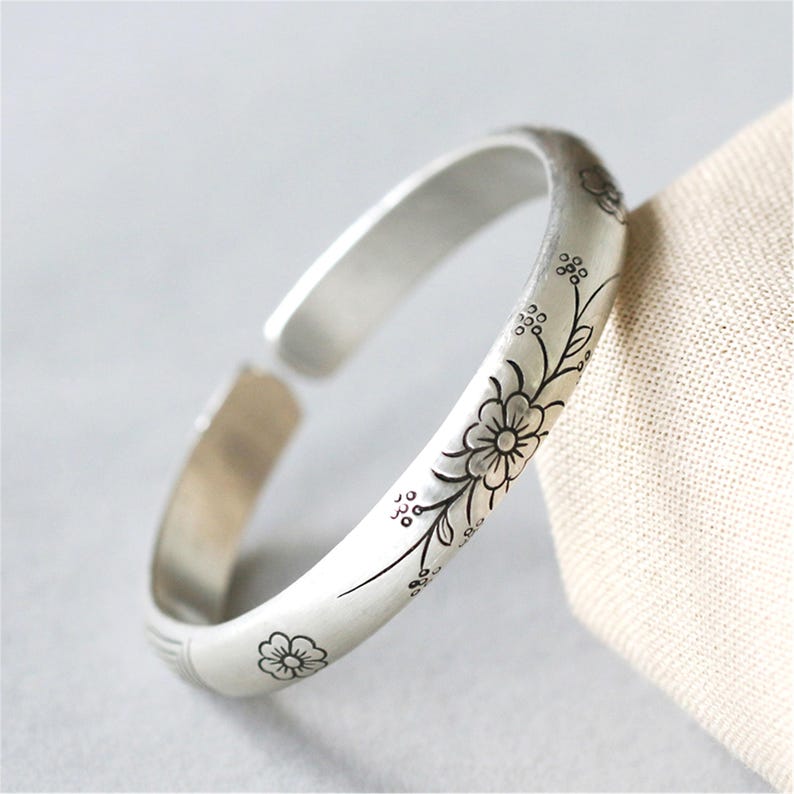 Womens Engraved Kada