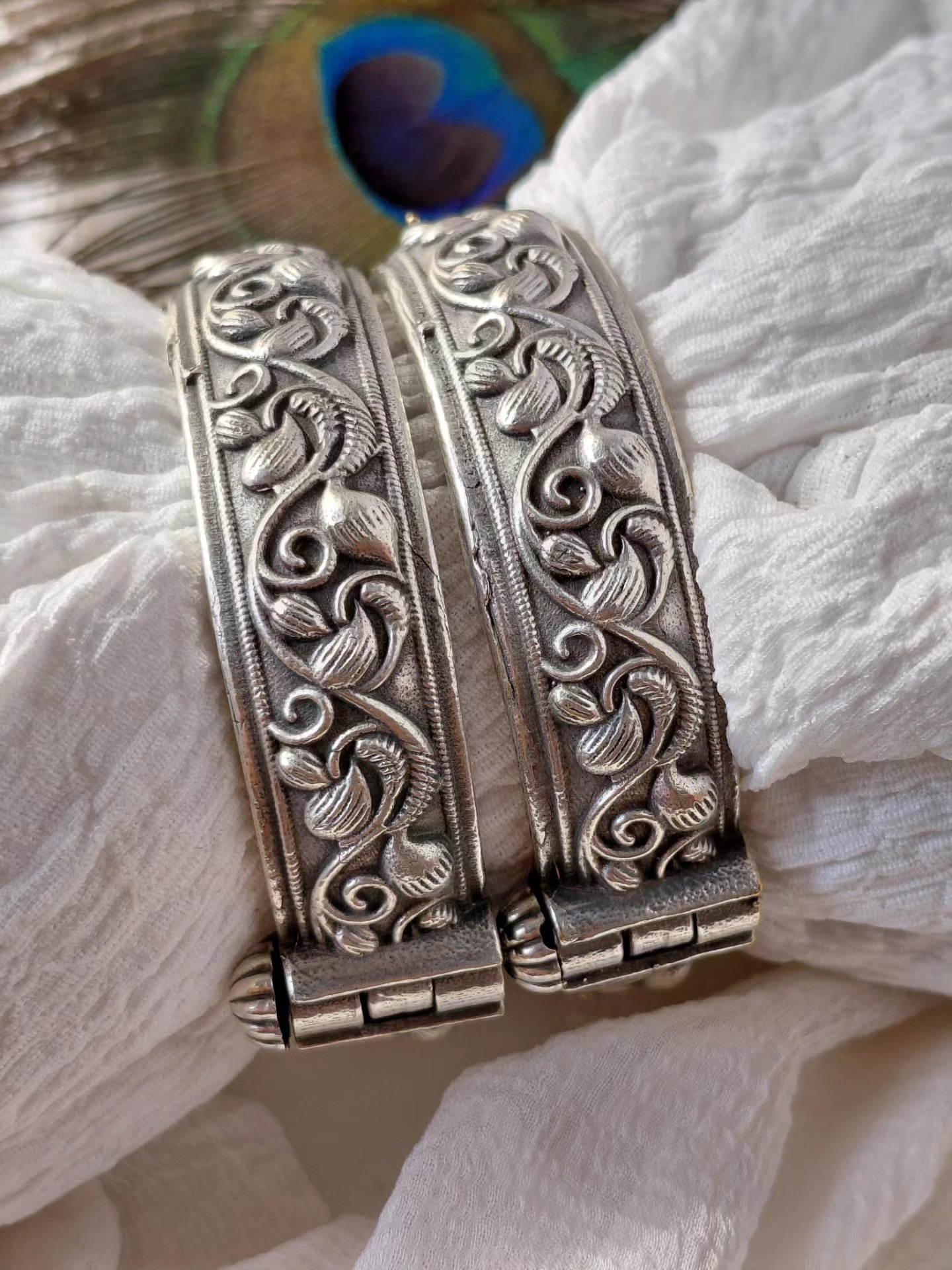 Engraved Screw Kada — view 2