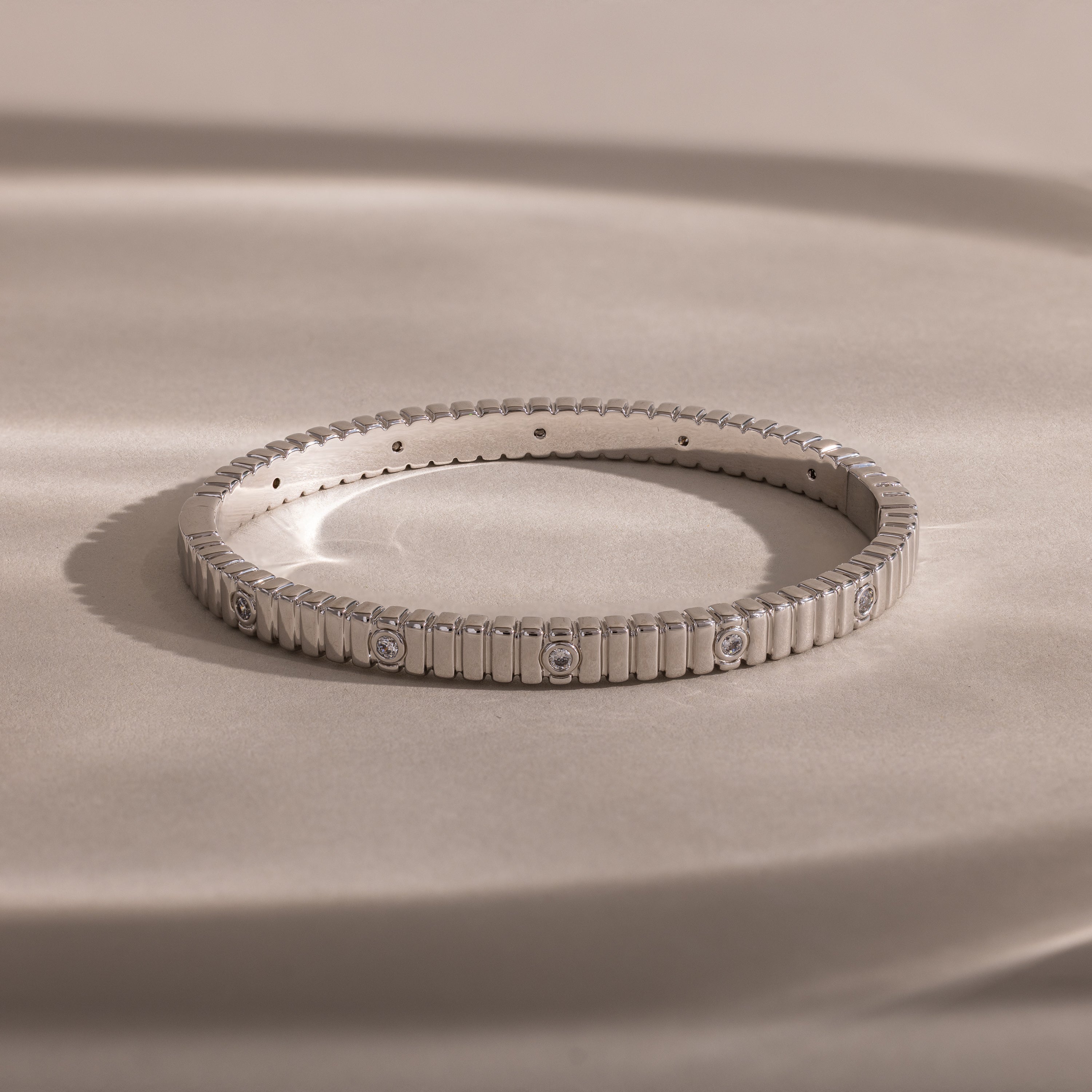 Minimalist Sleek Kada