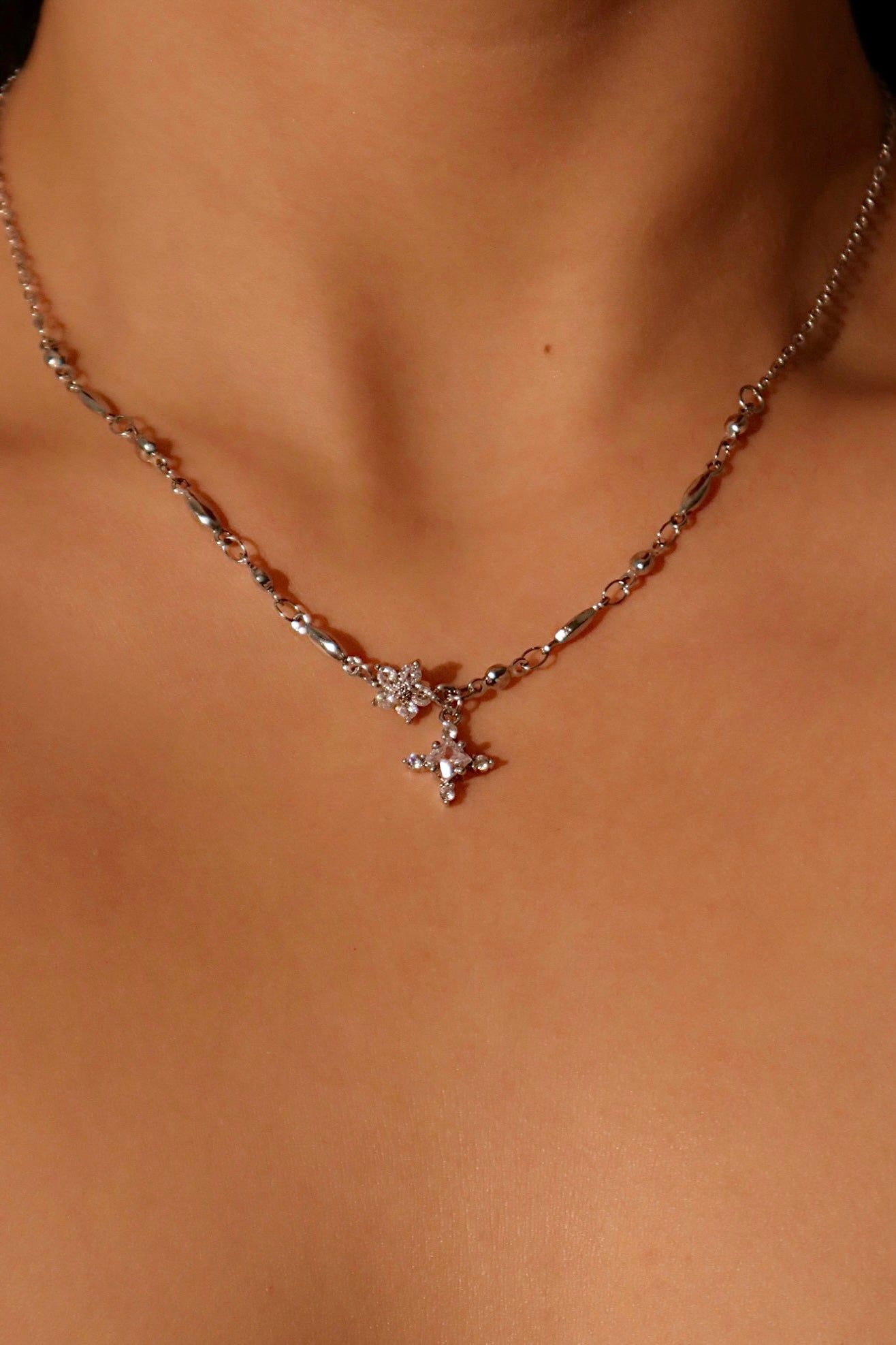 Elegant Platinum Chain — view 3